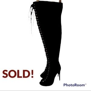 FASHION NOVA SUEDE OVER THE KNEE 4” HEEL BOOTS 
:us 7
:Suede 
:Height 4"
:Black